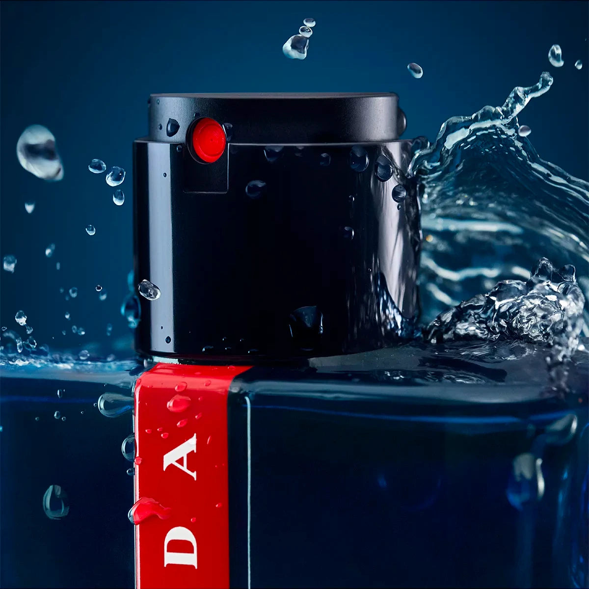 457-prada-luna-rossa-ocean-3.4-oz-edp-for-men-4.jpg Prada Luna Rossa Ocean 3.4 oz EDP for men