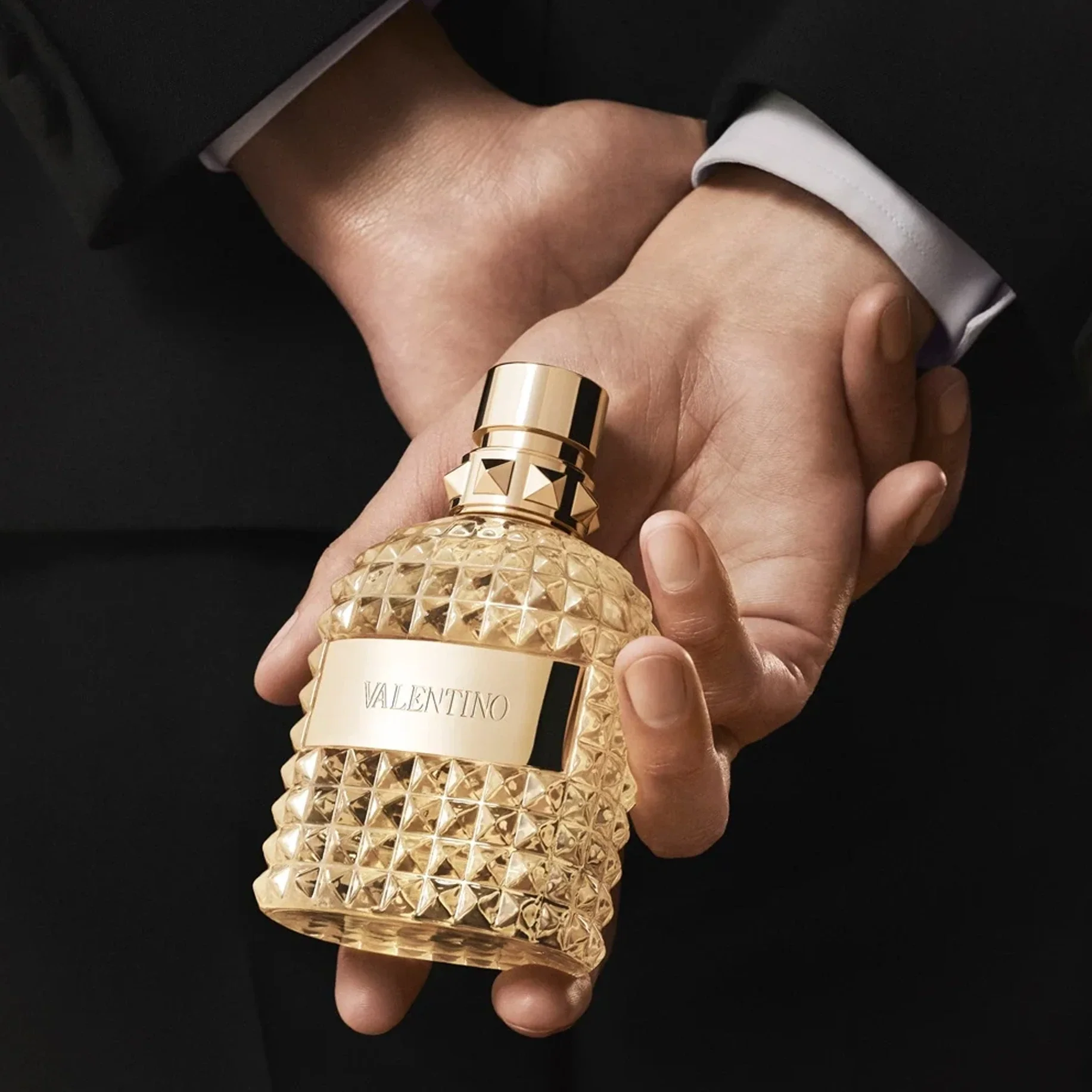 589-uomo-born-in-roma-the-gold-3.4-oz-edt-for-men-3.webp Uomo Born In Roma The Gold 3.4 oz EDT for men